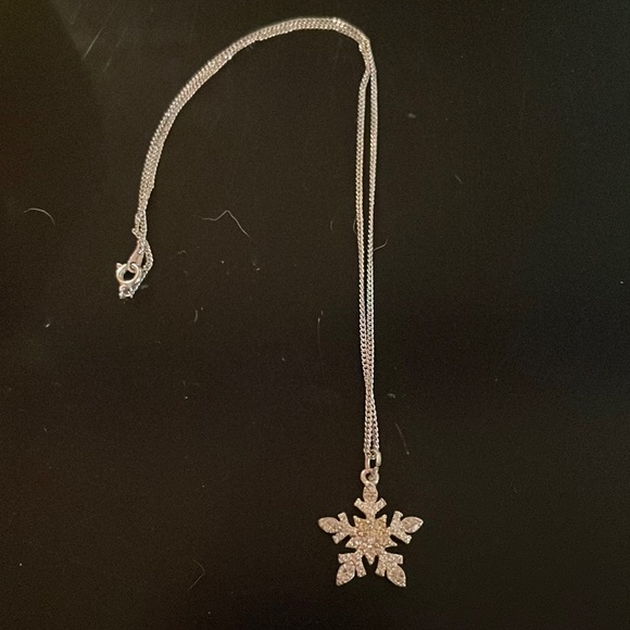 Jewelry - Snowflake necklace